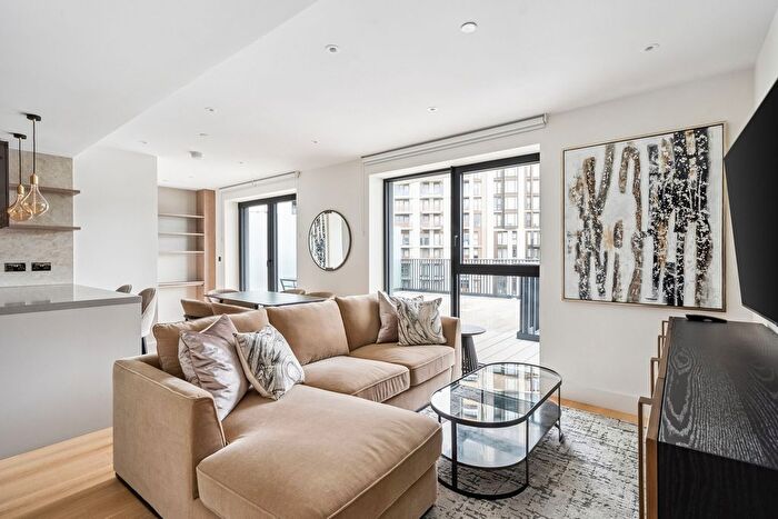 3 Bedroom Flat To Rent In Fountain Park Way, London, W12