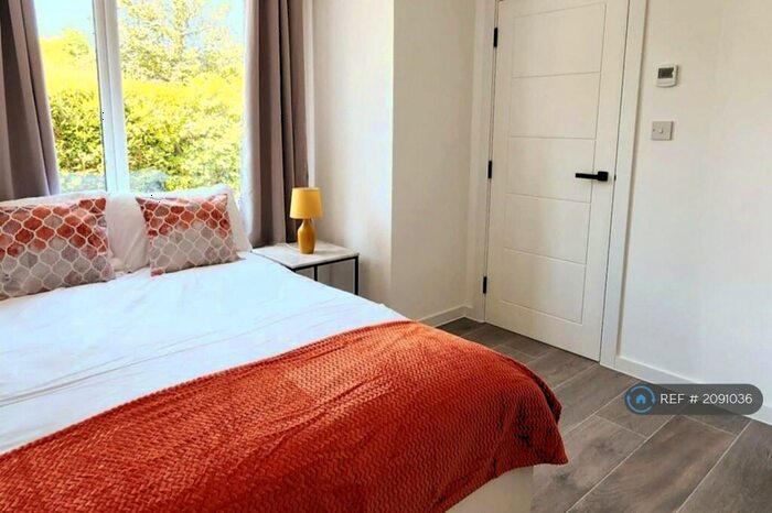 3 Bedroom Flat To Rent In Bicester Road, Kidlington, OX5