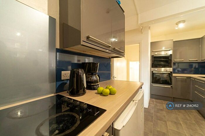 6 Bedroom Terraced House To Rent In College Road, Bangor, LL57