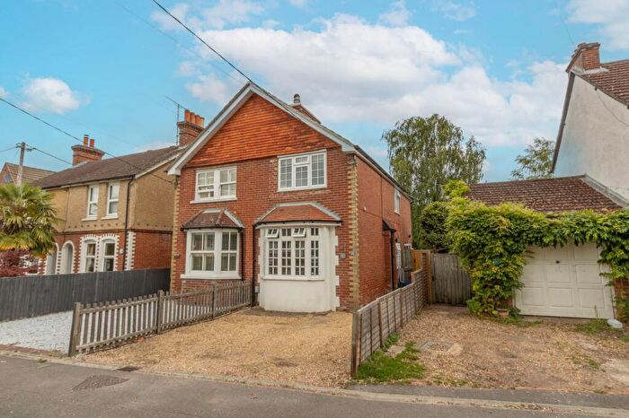 2 Bedroom Semi-Detached House For Sale In Frogmore Road, Blackwater, GU17