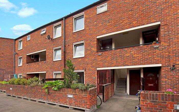 4 Bedroom Flat To Rent In Cowdenbeath Path, London, N1