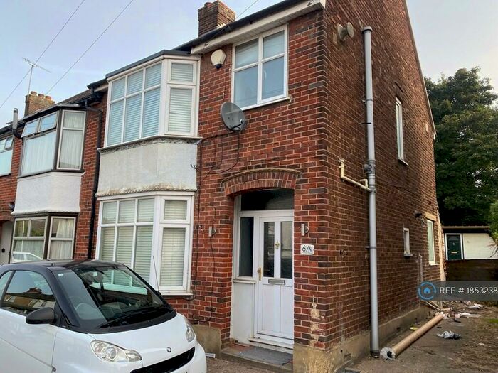 3 Bedroom Semi-Detached House To Rent In Dordans Road, Luton, LU4