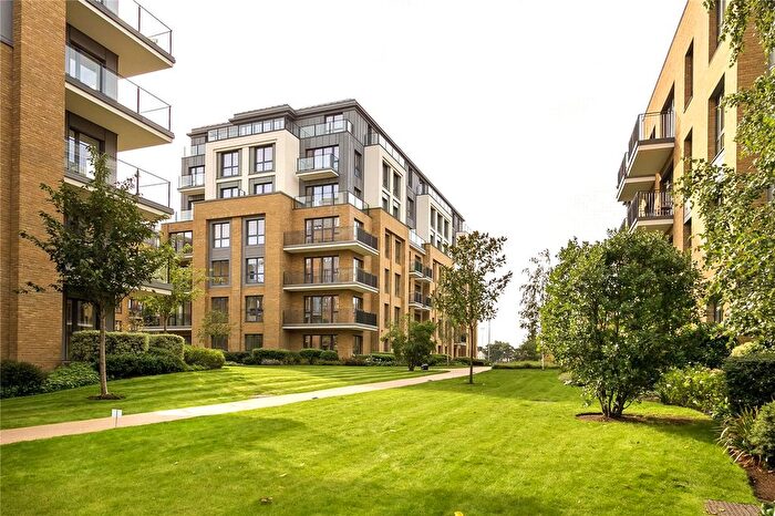 3 Bedroom Flat To Rent In Haymarket House, Teddington, TW11