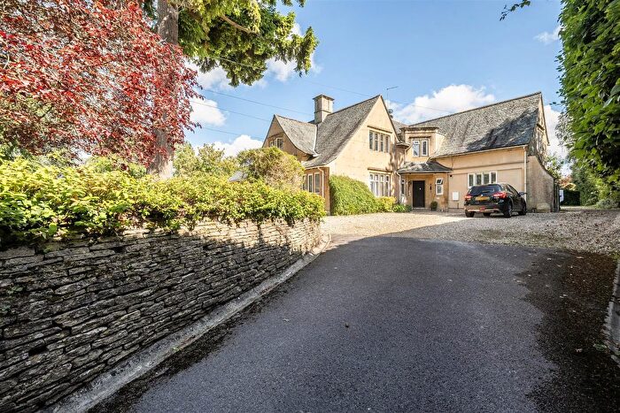 2 Bedroom Flat For Sale In Lowden Hill, Chippenham, SN15