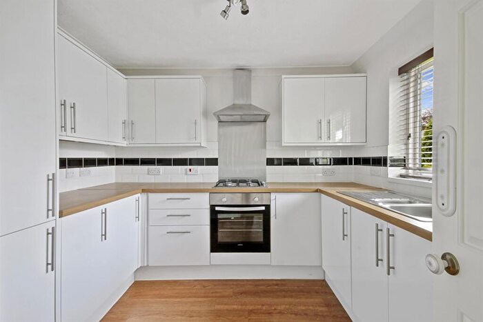 4 Bedroom Terraced House To Rent In Bedroom Terraced House In Chichester, PO19