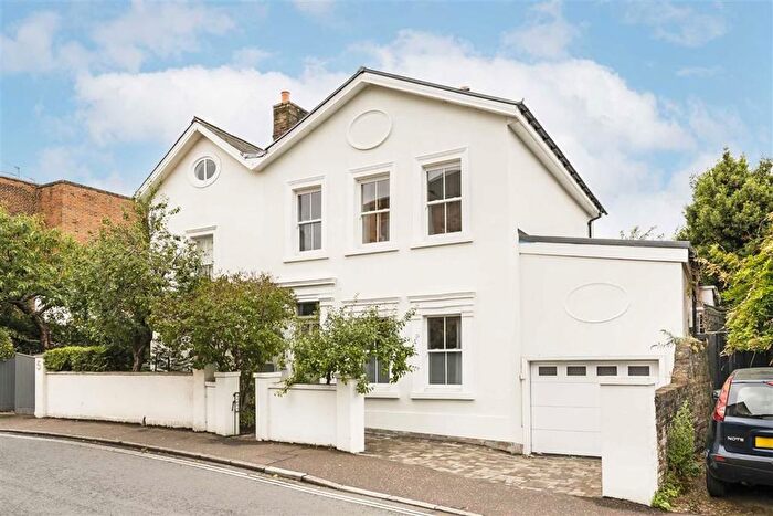 3 Bedroom Property To Rent In Lower Teddington Road, Hampton Wick, Kingston Upon Thames, KT1