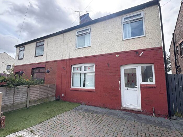 3 Bedroom Semi Detached House For Sale In Windsor Avenue, Chadderton, Oldham, OL9