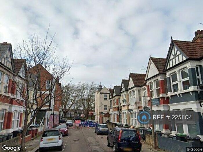 3 Bedroom Flat To Rent In St. Margarets Avenue, London, N15