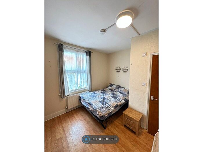 Studio To Rent In Green Lanes, London, N8