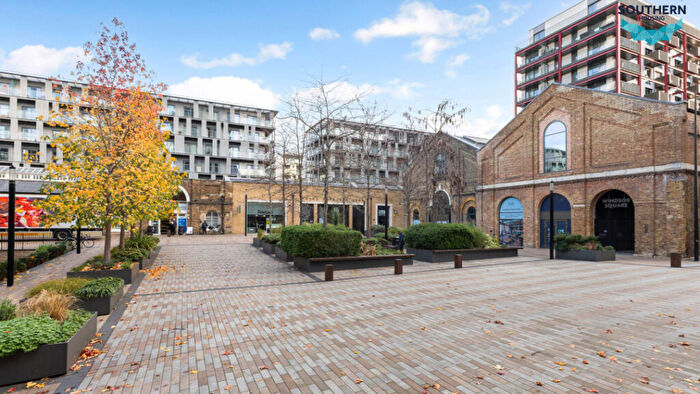 1 Bedroom Flat For Sale In Royal Carriage Mews, Woolwich, SE18
