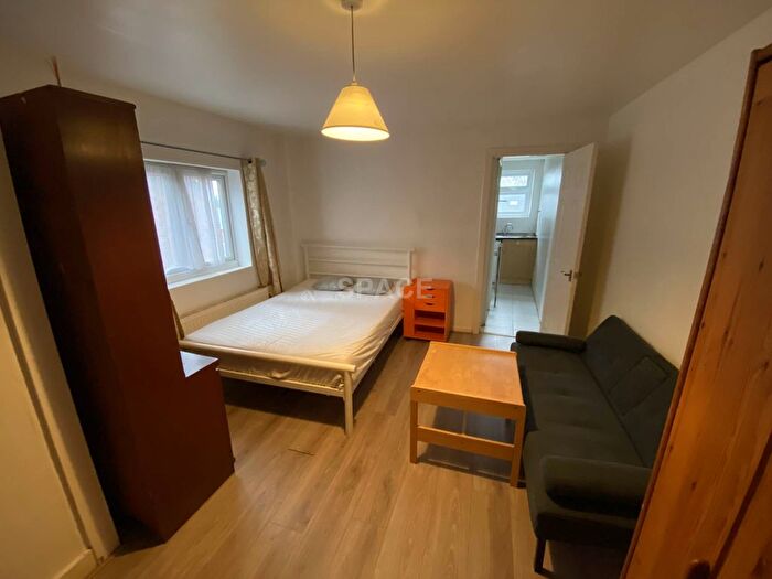 1 Bedroom Studio To Rent In Whitley Street, Reading, RG2