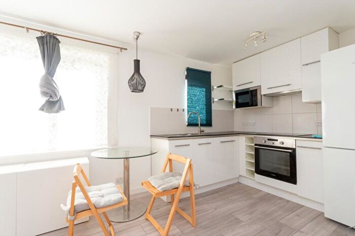 2 Bedroom Apartment To Rent In Turner Court, Albion Street, London, SE16