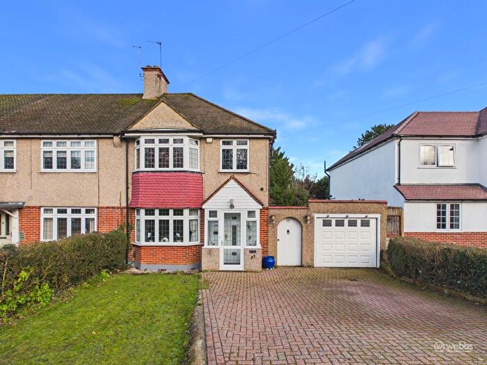 3 Bedroom End Of Terrace House For Sale In Featherbed Lane, Croydon, CR0