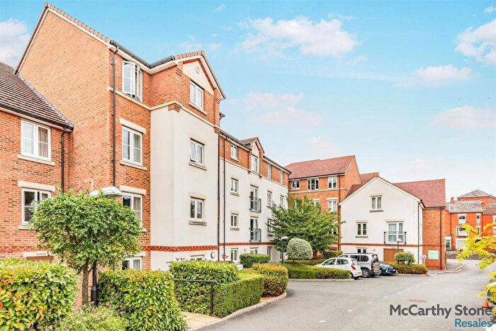 1 Bedroom Apartment For Sale In High Street South, Rushden, Northamptonshire, NN10