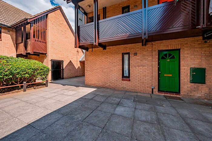 Maisonette For Sale In Stephensons Court, Slough, SL1