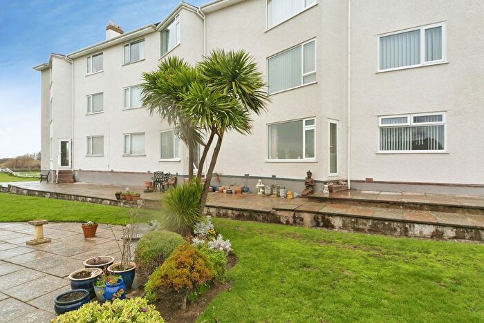 1 Bedroom Flat For Sale In Riverside Court, Deganwy, Conwy, LL31