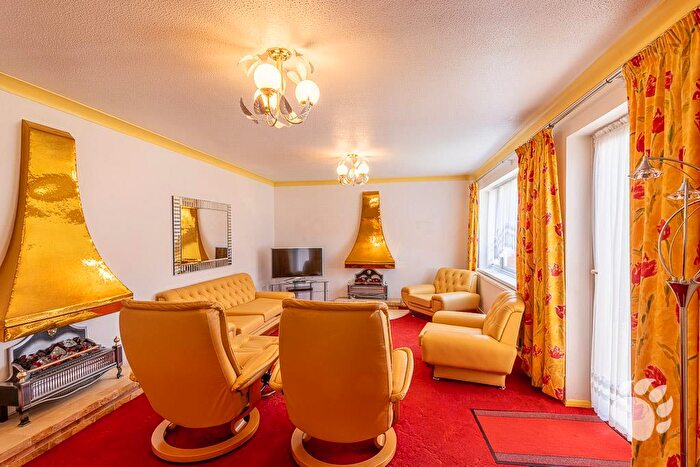 3 Bedroom Bungalow For Sale In Lenham Way, Eversley, SS13