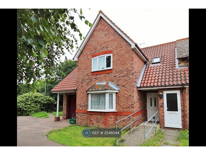 2 Bedroom Flat To Rent In Victoria Gardens, Colchester, CO4