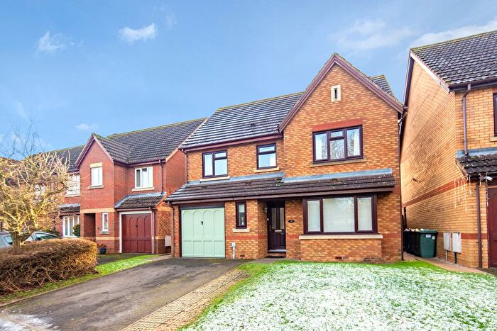 4 Bedroom Detached House For Sale In Coopers Green, Bicester, OX26