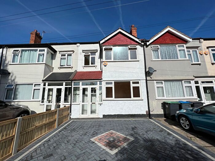 3 Bedroom Terraced House To Rent In Cavendish Road, New Malden, Surrey, KT3