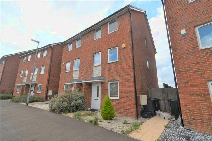 4 Bedroom House To Rent In Burroughs Drive, Dartford, DA1