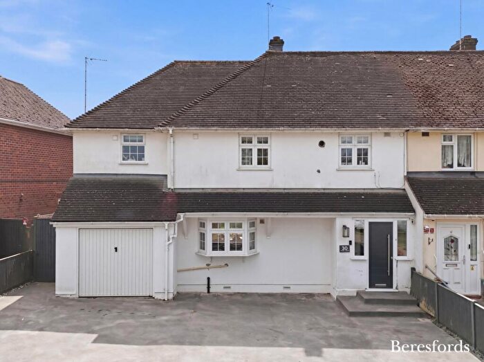 4 Bedroom Semi Detached House For Sale In Hampden Crescent, Warley, CM14