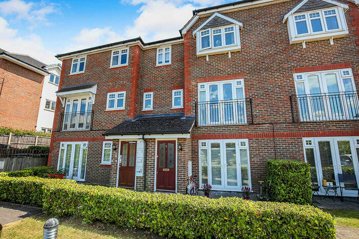 2 Bedroom Flat To Rent In Ruxley Lane, Epsom, KT19