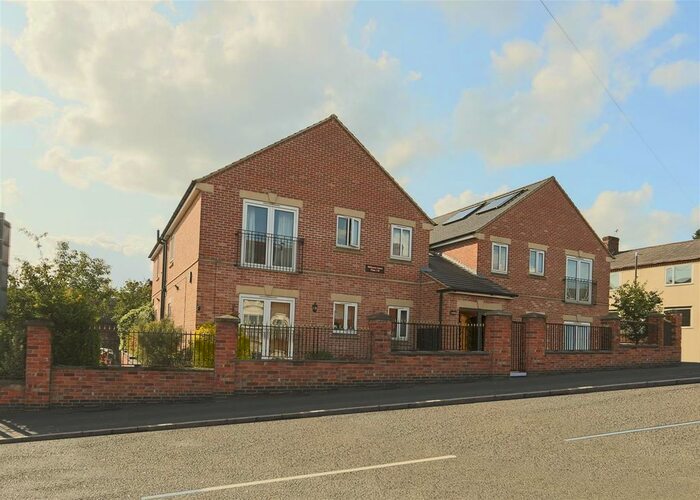 Flats to rent in Heanor Road, DE5, Derbyshire