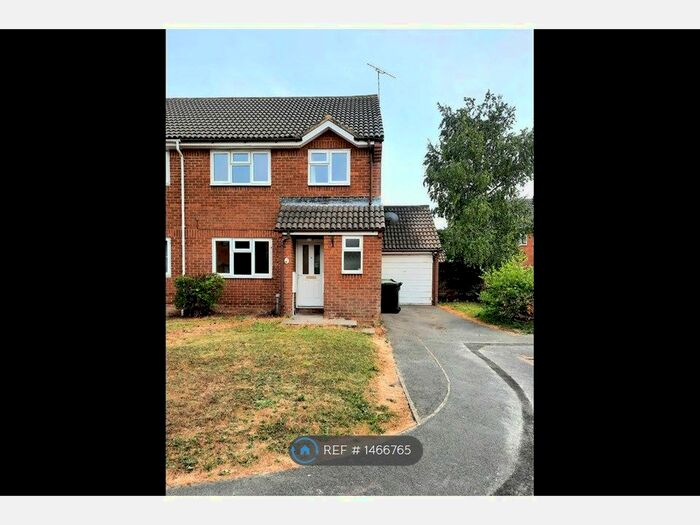 4 Bedroom Semi-Detached House To Rent In Boship Close, Eastbourne, BN23