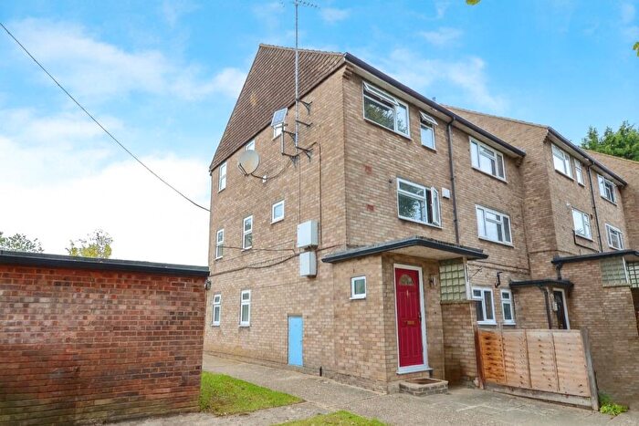 2 Bedroom Maisonette For Sale In Wren Close, Kimpton, Hitchin, SG4