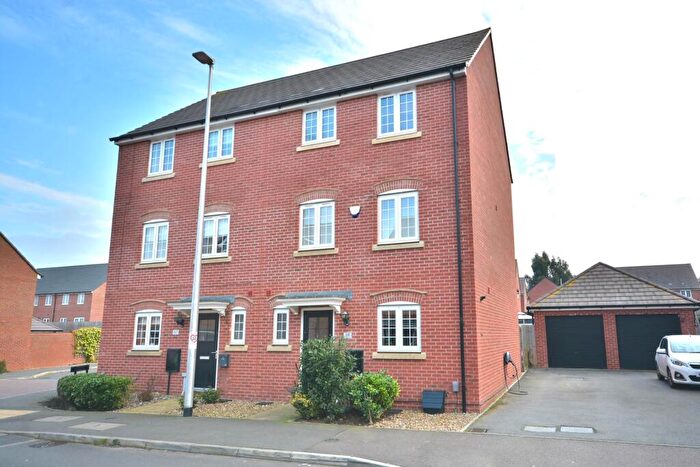 4 Bedroom Semi-Detached House For Sale In Trussell Way, Cawston, CV22