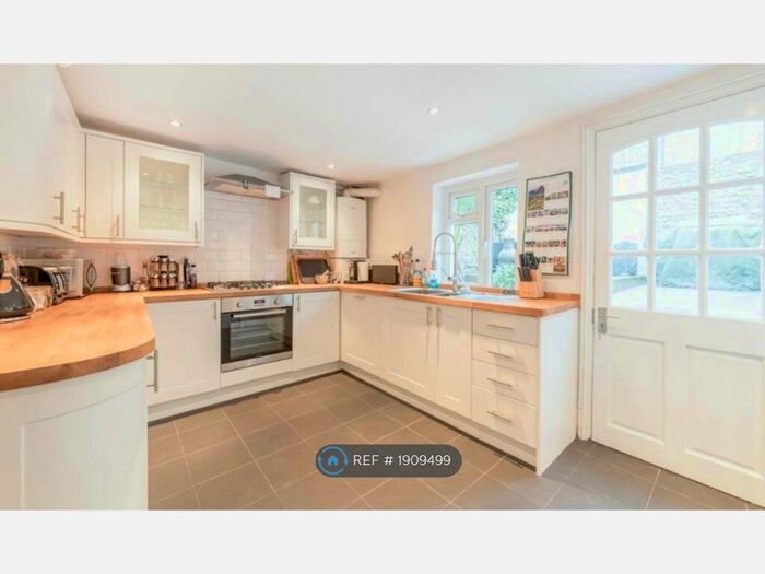 3 Bedroom Terraced House To Rent In North Gardens, Brighton, BN1