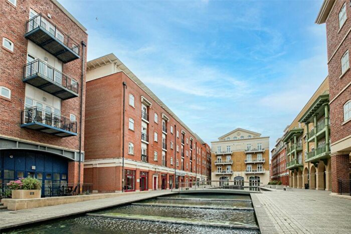 2 Bedroom Flat To Rent In Waterside, Shirley, Solihull, West Midlands, B90