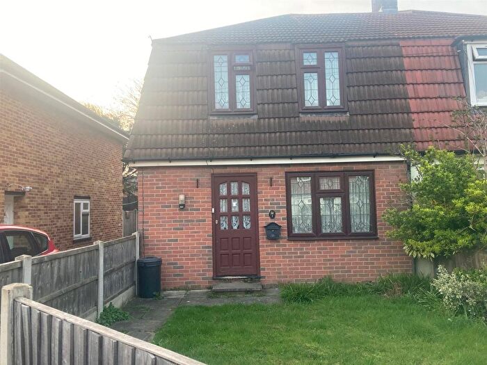3 Bedroom Semi Detached House For Sale In Elliott Gardens, Romford, RM3