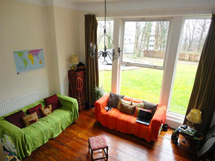 1 Bedroom Flat To Rent In Flat Beech House, / Headingley Lane, Leeds, LS6