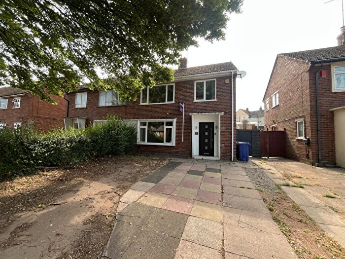 3 Bedroom Semi-Detached House To Rent In Rutland Place, DY8