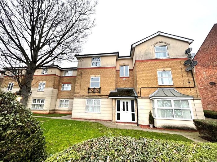 2 Bedroom Flat For Sale In Belgrave Mansions, Park Street, Hull, HU2