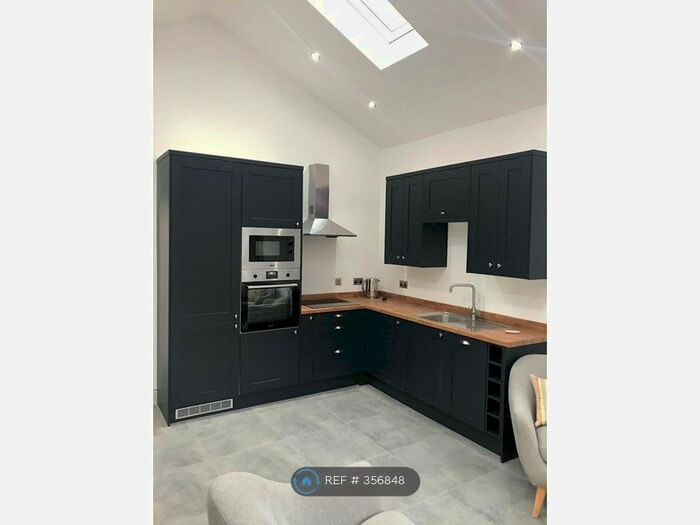 2 Bedroom Flat To Rent In Sefton Drive, Liverpool, L8