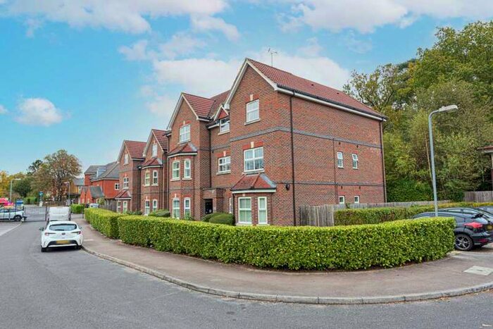 2 Bedroom Flat To Rent In Crowthorne, RG45