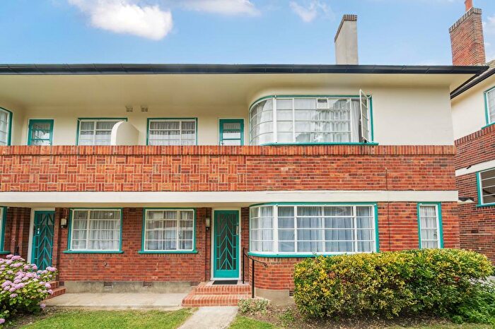 2 Bedroom Apartment To Rent In Glenhill Close, Finchley, N3