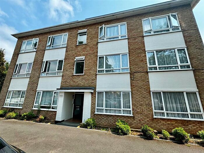 2 Bedroom Flat To Rent In Grove Court, Southbourne Grove, Westcliff-On-Sea, SS0
