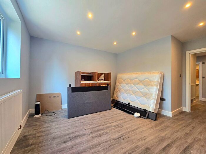 1 Bedroom Flat To Rent In Earls Court Road, London, SW5