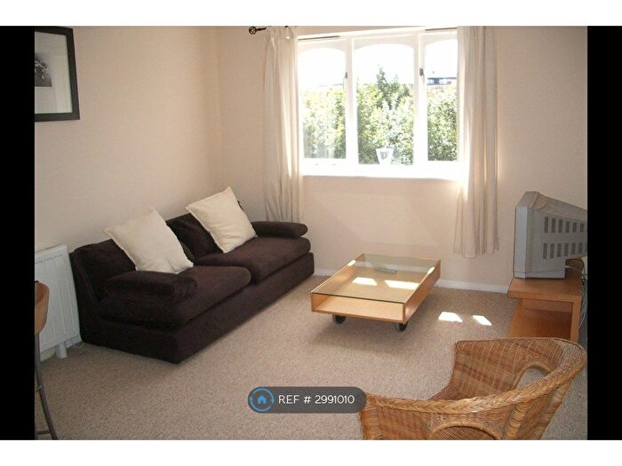 1 Bedroom Flat To Rent In Telegraph Place, London, E14