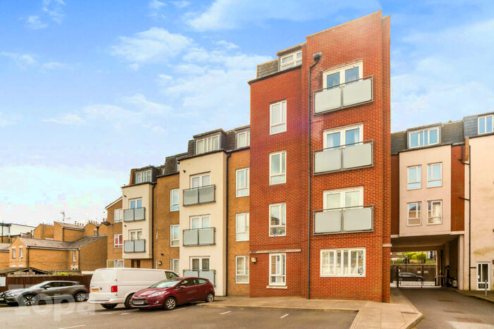 1 Bedroom Flat For Sale In High Street, Rochester, ME1
