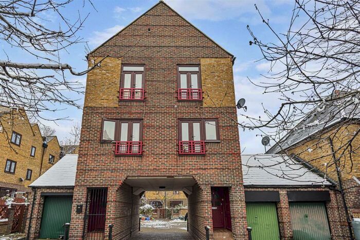 1 Bedroom Mews To Rent In Mayflower Close, Surrey Quays, SE16