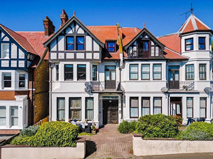 1 Bedroom Flat For Sale In Westcliff Avenue, Westcliff-On-Sea, SS0