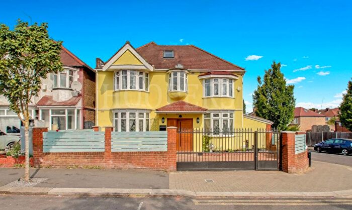5 Bedroom Detached House For Sale In Cairnfield Avenue, London, NW2