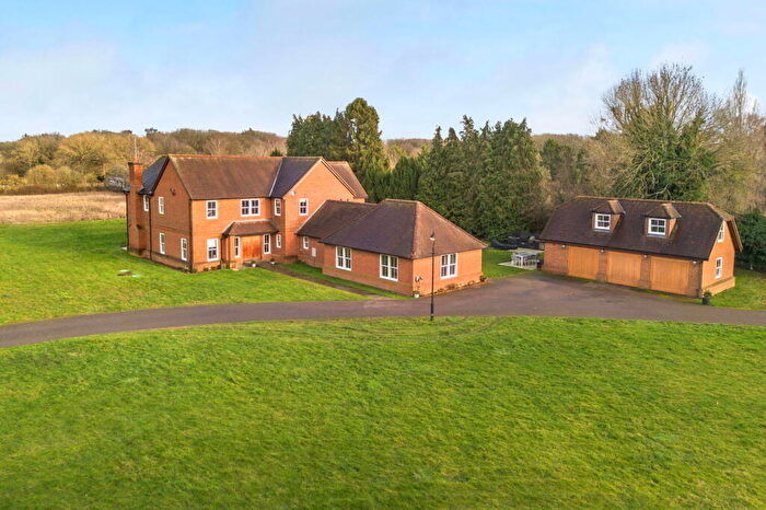 6 Bedroom Detached House For Sale In Pottersheath Road, Welwyn, AL6