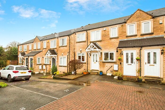 2 Bedroom Maisonette For Sale In Field Close, Halifax, HX3