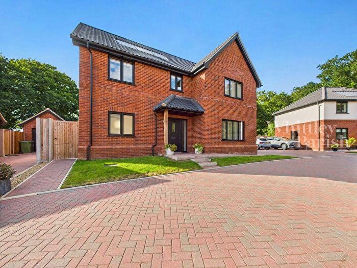 4 Bedroom Detached House For Sale In Garnier Meadow, Attleborough, NR17